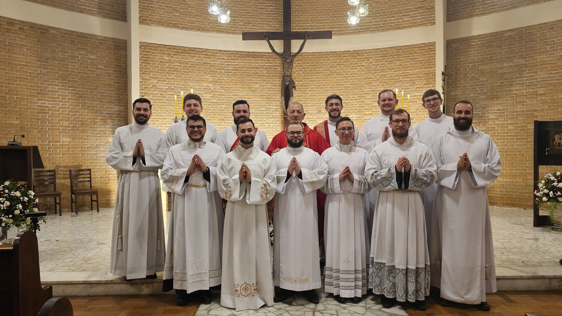 Fratres Recebem os ministérios do Leitorado e do Acolitado à Véspera da Solenidade do SCJ